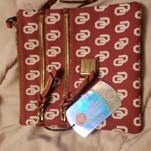 DOONEY & BOURKEOklahoma Sooners Triple Zip Crossbody Bag